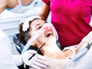 Zahnzentrum Ennigerloh Lachgassedierung - Zahnarzt stressfrei Kinder beim Kinderzahnarzt Ennigerloh